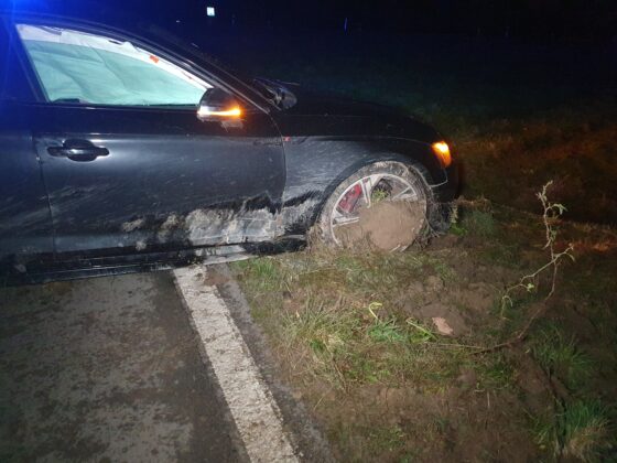 Sportwagen außer Kontrolle - PKW schleudert in Auffahrt an B68 bei Bramsche