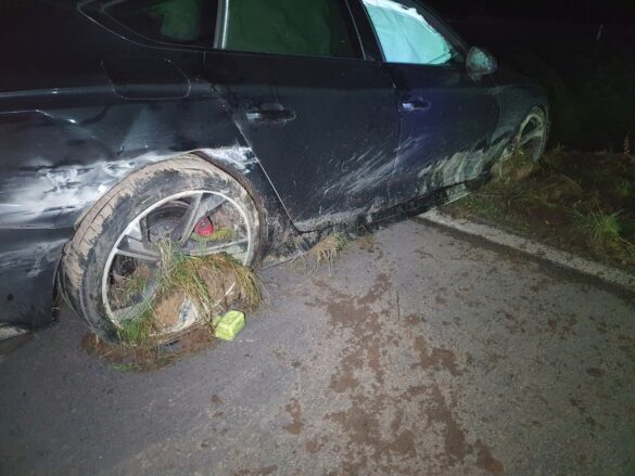 Sportwagen außer Kontrolle – PKW schleudert in Auffahrt an Bundesstraße B68 bei Bramsche. / Foto: Heiko Westermann Sportwagen außer Kontrolle - PKW schleudert in Auffahrt an B68 bei Bramsche