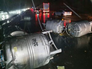 LKW verliert Fässer auf A33 bei Osnabrück – Eigelb fließt aus