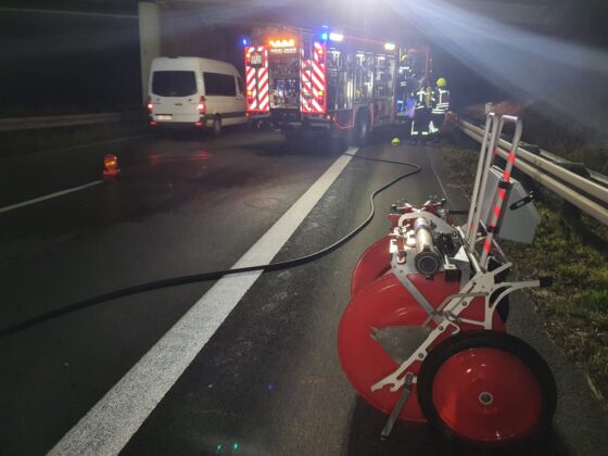 PKW-Brände auf Autobahn A33 enden mit Sachschäden