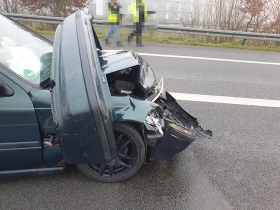 PKW schleudert auf Autobahn bei Melle umher und kollidiert mit zwei Fahrzeugen