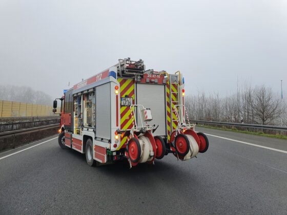 PKW schleudert auf Autobahn bei Melle umher und kollidiert mit zwei Fahrzeugen