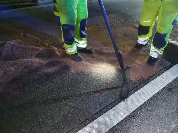 Stundenlange Vollsperrung auf A1 nach Kollision zwischen mehreren PKW und einem LKW
