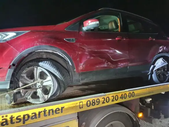 Stundenlange Vollsperrung auf A1 nach Kollision zwischen mehreren PKW und einem LKW