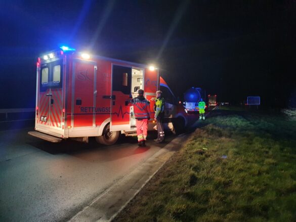 Tödlicher Unfall auf der Autobahn A1 bei Lengerich zwischen einem PKW und zwei LKW. / Foto: Heiko Westermann Tödlicher Unfall auf der Autobahn A1 bei Lengerich zwischen einem PKW und zwei LKW