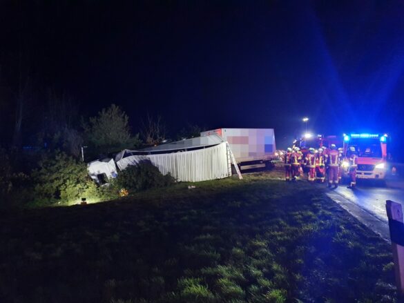 Tödlicher Unfall auf der Autobahn A1 bei Lengerich zwischen einem PKW und zwei LKW. / Foto: Heiko Westermann Tödlicher Unfall auf der Autobahn A1 bei Lengerich zwischen einem PKW und zwei LKW