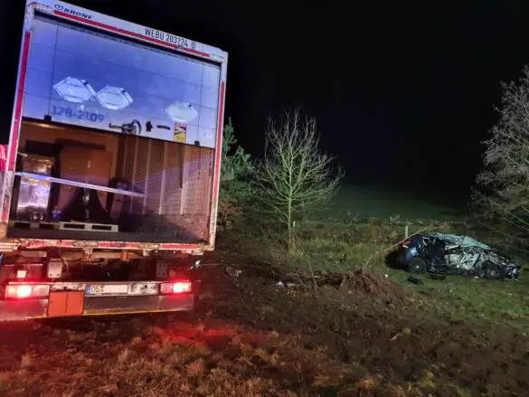 Tödlicher Unfall auf der Autobahn A1 bei Lengerich zwischen einem PKW und zwei LKW. / Foto: Heiko Westermann Tödlicher Unfall auf der Autobahn A1 bei Lengerich zwischen einem PKW und zwei LKW