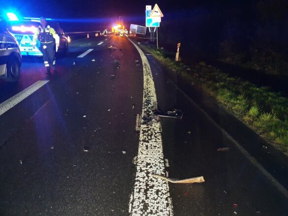 Tödlicher Unfall auf der Autobahn A1 bei Lengerich zwischen einem PKW und zwei LKW. / Foto: Heiko Westermann Tödlicher Unfall auf der Autobahn A1 bei Lengerich zwischen einem PKW und zwei LKW