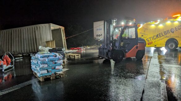Tödlicher Unfall auf der Autobahn A1 bei Lengerich zwischen einem PKW und zwei LKW. / Foto: Heiko Westermann Tödlicher Unfall auf der Autobahn A1 bei Lengerich zwischen einem PKW und zwei LKW