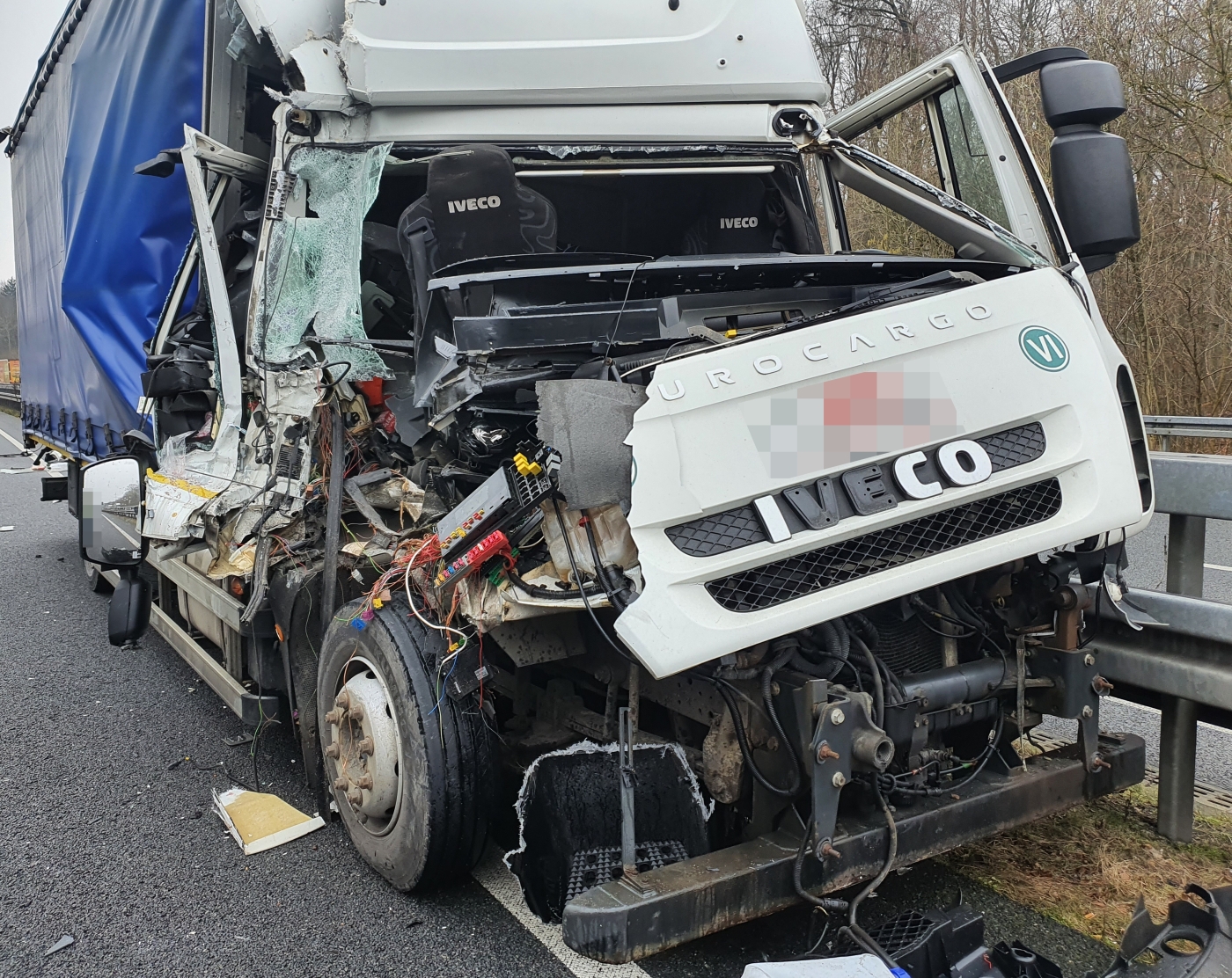 Schwerer Auffahrunfall auf Autobahn A30, LKW-Fahrer entgeht knapp einer Katastrophe
