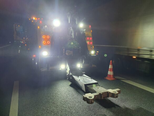 Fahrspuren auf Autobahn A30 stundenlang durch defekten LKW blockiert