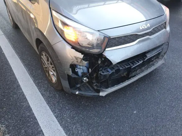 Unfall mit zwei PKW und einem LKW bei Spurwechsel auf der A30 bei Osnabrück