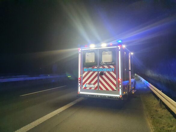 Unfall bei Überholmanöver auf Autobahn - Rettungskräfte rücken bei Ibbenbüren aus