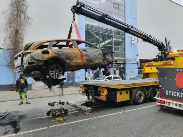 Nach Feuer in Parkhaus: So lief die Bergung der Autos mit Verbrennungs- und Elektromotoren