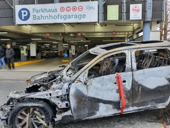 Nach Feuer in Parkhaus: So lief die Bergung der Autos mit Verbrennungs- und Elektromotoren