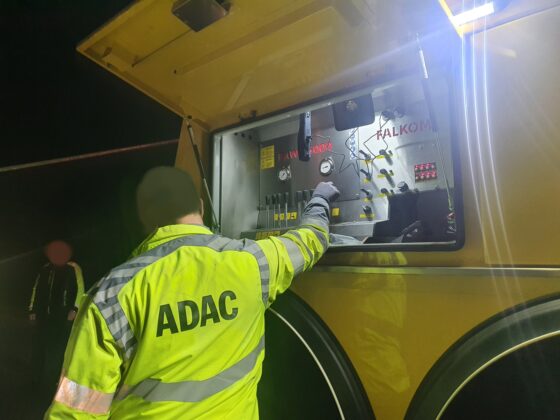 LKW kommt auf A30 bei Ibbenbüren von Fahrbahn ab