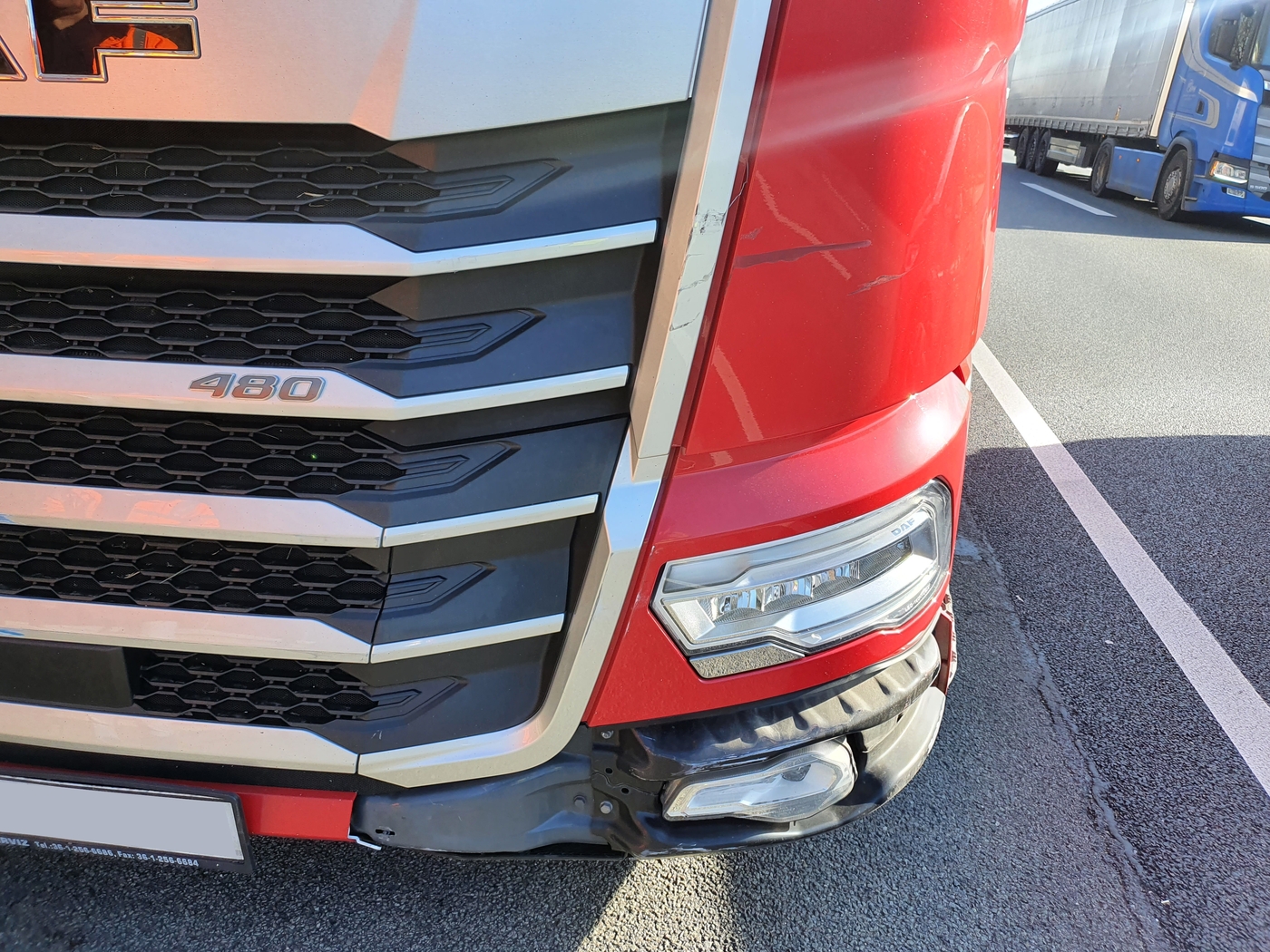 PKW und LKW kollidieren bei Spurwechsel aus Autobahnkreuz Osnabrück-Süd. / Foto: Heiko Westermann Zwei Unfälle innerhalb weniger Meter und Minuten auf A30 bei Osnabrück-Nahne