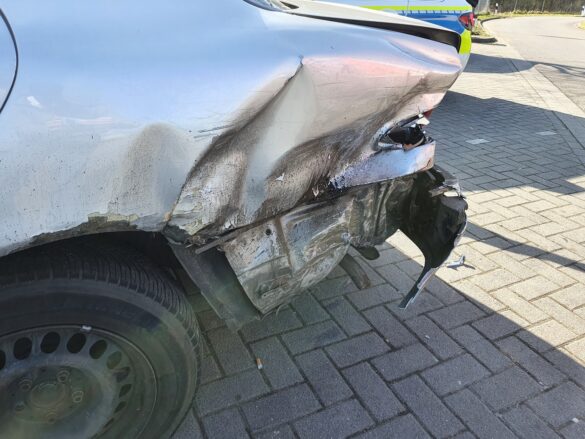 Unfall am Stauende auf A1: SUV prallt gegen zwei andere PKW