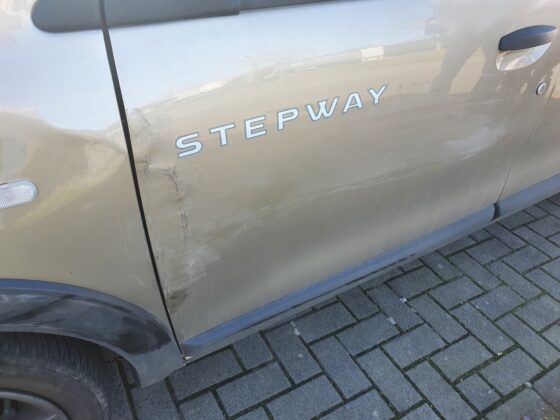 Unfall am Stauende auf A1: SUV prallt gegen zwei andere PKW