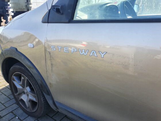 Unfall am Stauende auf A1: SUV prallt gegen zwei andere PKW