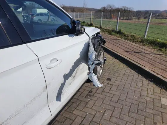 Unfall am Stauende auf A1: SUV prallt gegen zwei andere PKW