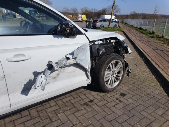 Unfall am Stauende auf A1: SUV prallt gegen zwei andere PKW