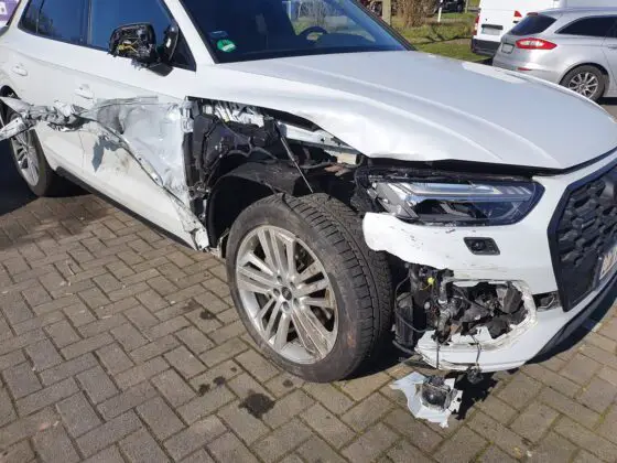 Unfall am Stauende auf A1: SUV prallt gegen zwei andere PKW