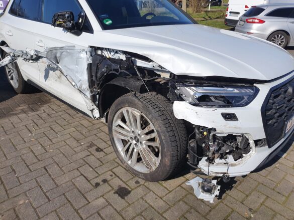 Unfall am Stauende auf A1: SUV prallt gegen zwei andere PKW