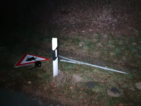 Mutmaßlich alkoholisiert: Junger Fahrer verliert auf A30 Kontrolle über seinen SUV