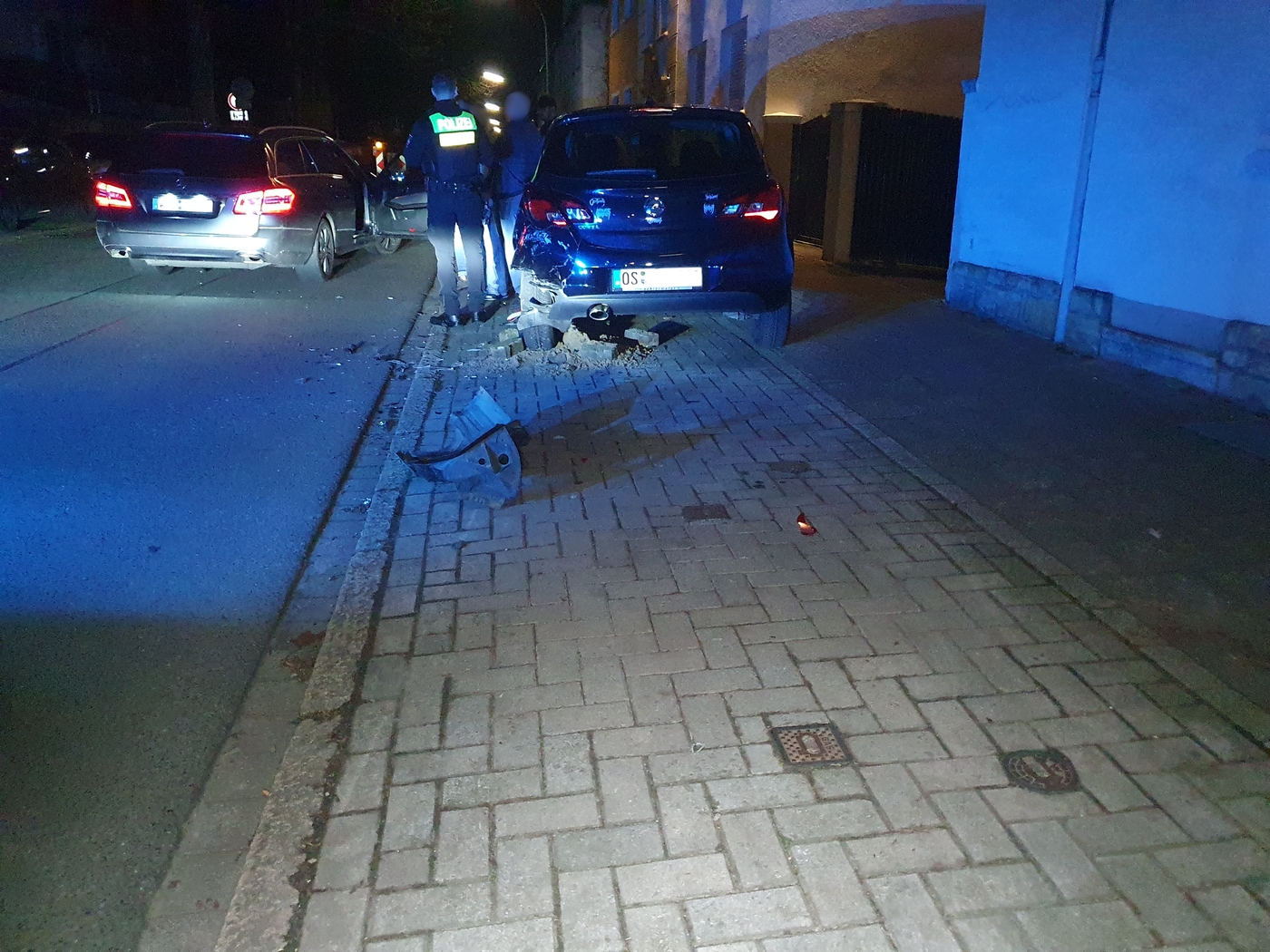 Parkendes Auto an der Brinkstraße in Osnabrück gerammt Parkendes Auto an der Brinkstraße in Osnabrück gerammt
