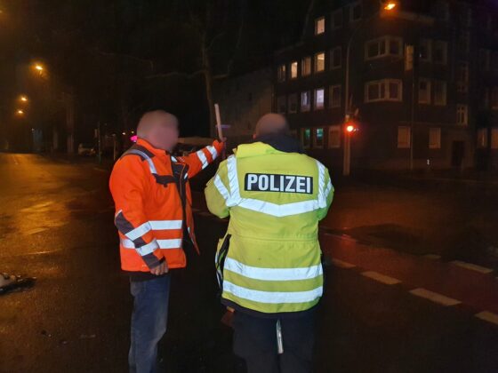 Kreuzungscrash an Hannoverscher Straße, Autofahrer ignoriert Absperrung