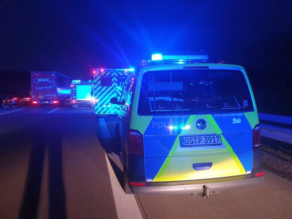 Tödlicher Unfall: PKW prallt auf Stauende auf Autobahn 1 bei Neuenkirchen-Vörden