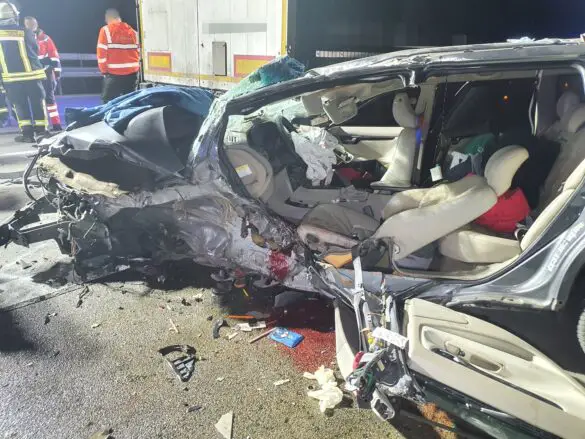 Tödlicher Unfall: PKW prallt auf Stauende auf Autobahn 1 bei Neuenkirchen-Vörden