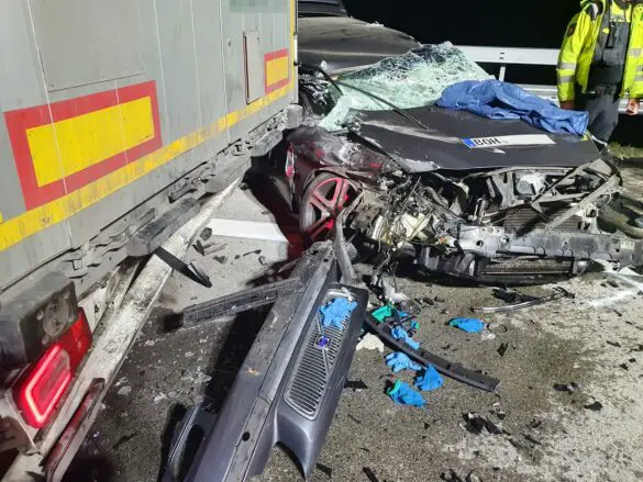 Tödlicher Unfall: PKW prallt auf Stauende auf Autobahn 1 bei Neuenkirchen-Vörden