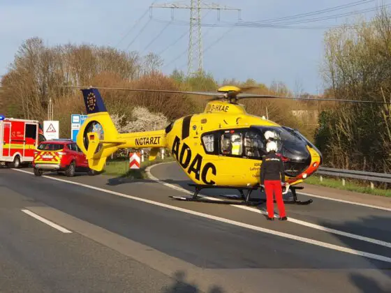 Schwerer Unfall auf der A30: Transporter prallt ins Heck eines LKW bei Lotte