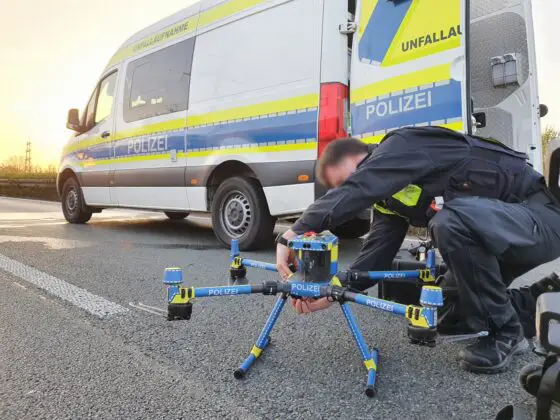 Schwerer Unfall auf der A30: Transporter prallt ins Heck eines LKW bei Lotte