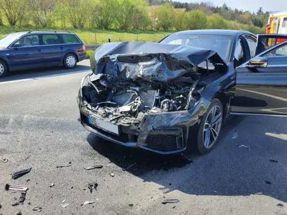 Schwerer Auffahrunfall auf Autobahn A30 endet mit mehreren Verletzten