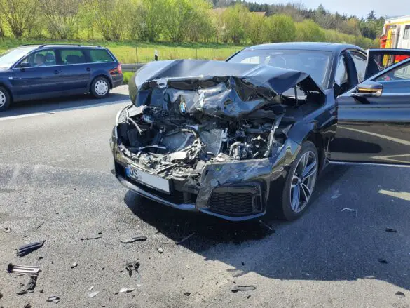 Schwerer Auffahrunfall auf Autobahn A30 endet mit mehreren Verletzten