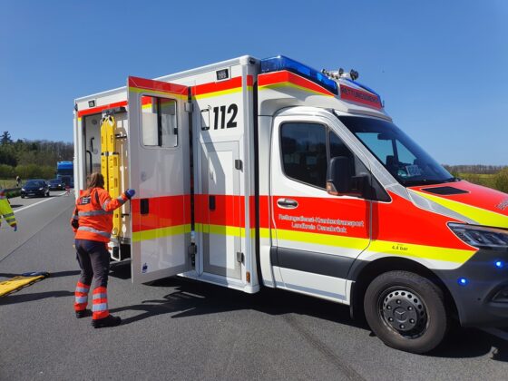Schwerer Auffahrunfall auf Autobahn A30 endet mit mehreren Verletzten