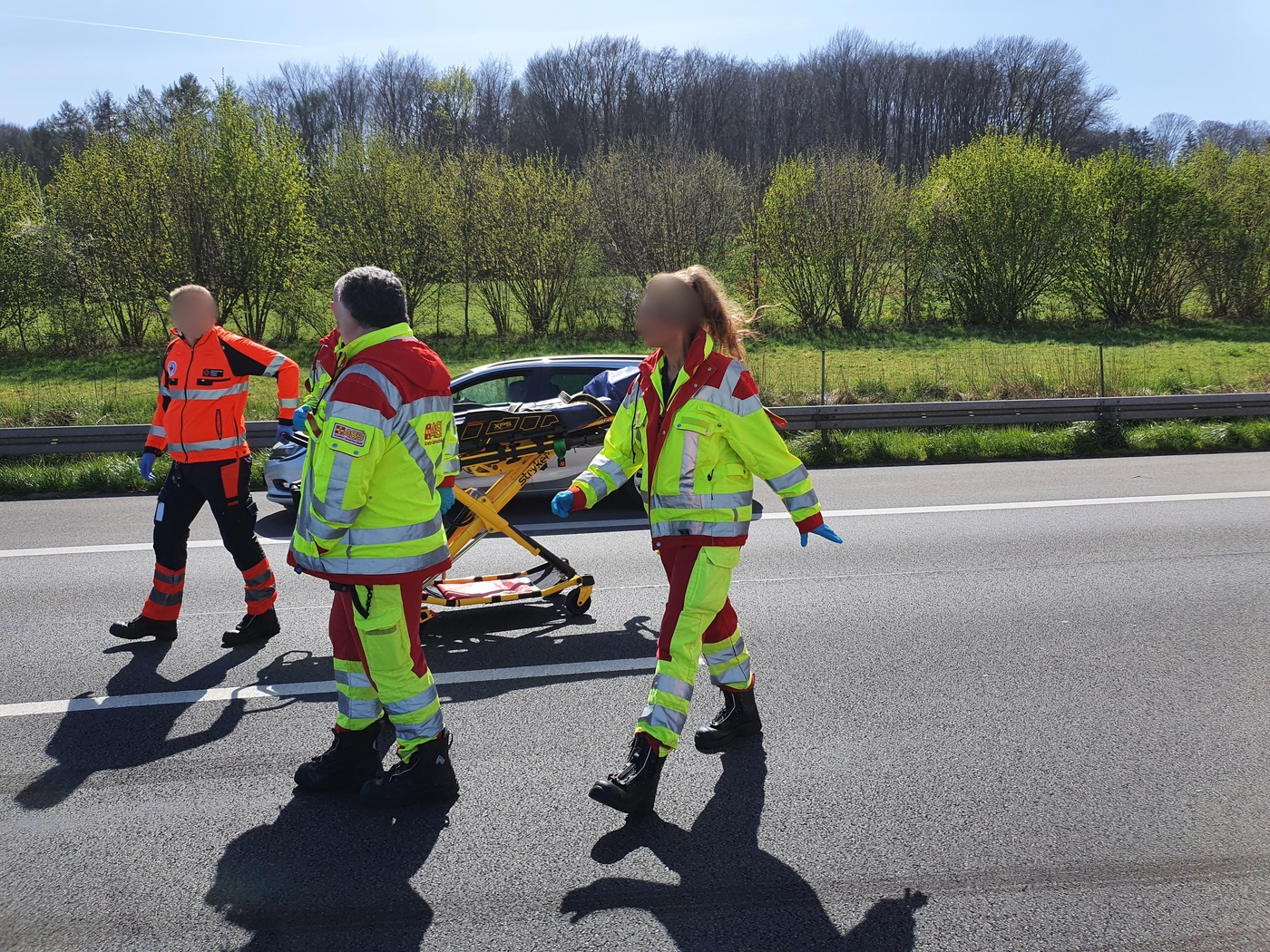 Schwerer Auffahrunfall auf Autobahn A30 endet mit mehreren Verletzten
