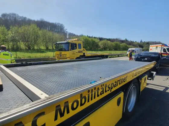 Schwerer Auffahrunfall auf Autobahn A30 endet mit mehreren Verletzten