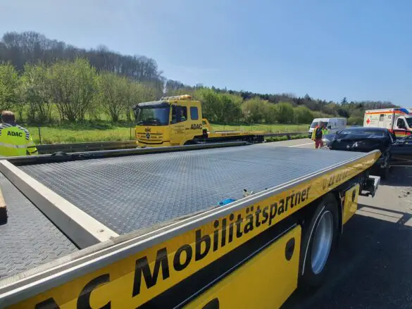 Schwerer Auffahrunfall auf Autobahn A30 endet mit mehreren Verletzten