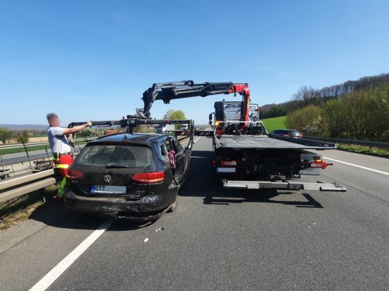 Schwerer Auffahrunfall auf Autobahn A30 endet mit mehreren Verletzten