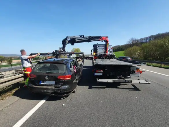 Schwerer Auffahrunfall auf Autobahn A30 endet mit mehreren Verletzten