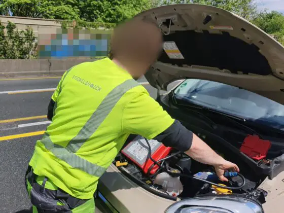 Auffahrunfall zwischen Transporter und Wohnmobil auf A30: Fahrbahn stundenlang gesperrt