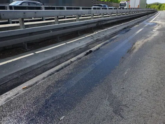 Auffahrunfall zwischen Transporter und Wohnmobil auf A30: Fahrbahn stundenlang gesperrt