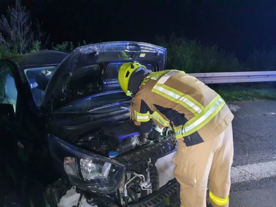 PKW kollidieren auf A30 zwischen Lotte und Ibbenbüren, Autobahn mehrere Stunden blockiert