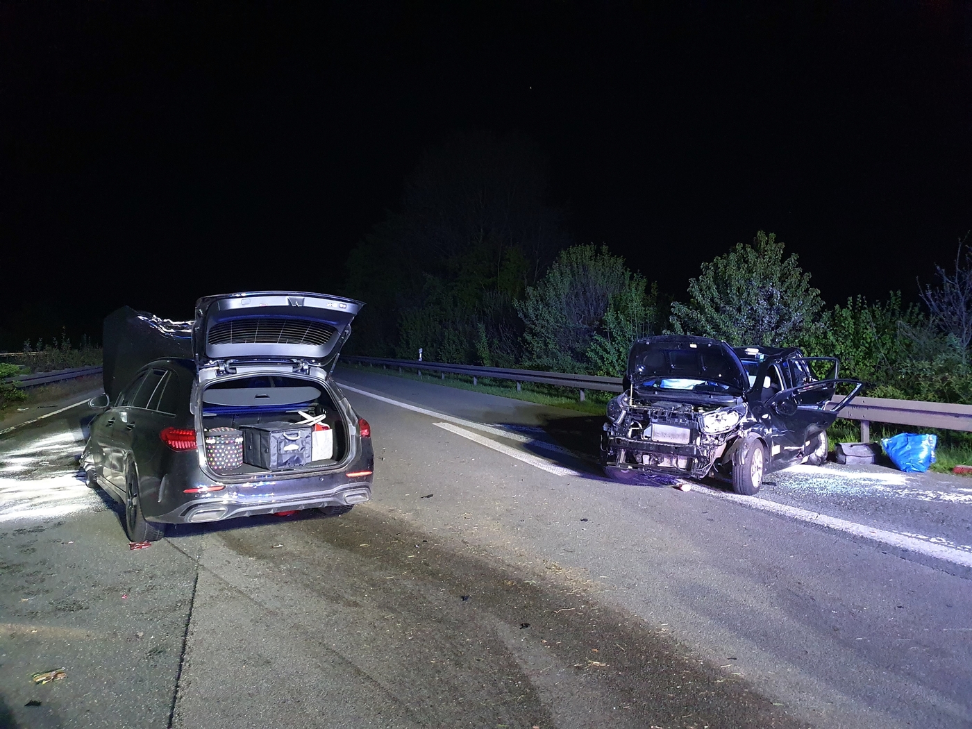 PKW kollidieren auf A30 zwischen Lotte und Ibbenbüren, Autobahn mehrere Stunden blockiert
