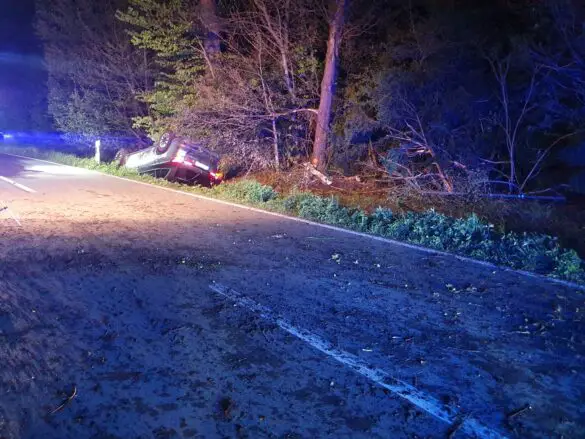 PKW überschlägt sich in Graben in Tecklenburg-Leeden