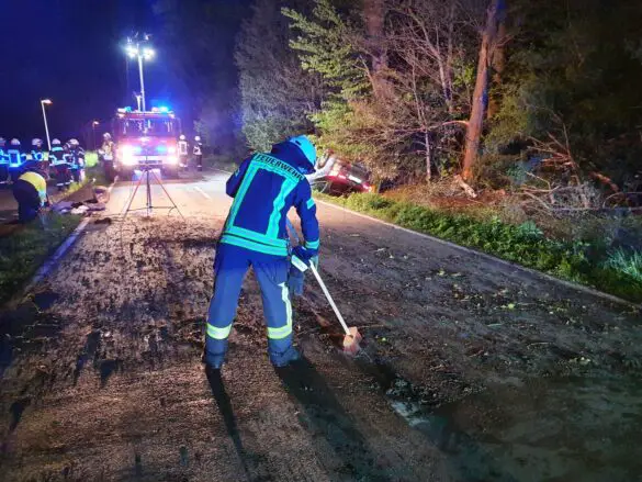 PKW überschlägt sich in Graben in Tecklenburg-Leeden